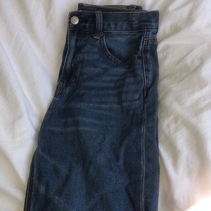American Eagle High-rise Mom Straight Jeans